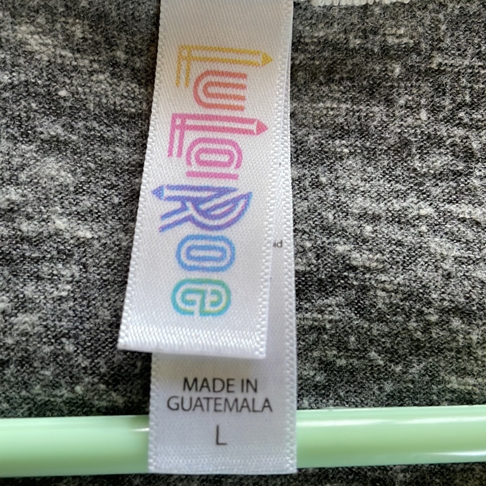 EUC LulaRoe Classic Tee - Picture 3 of 5